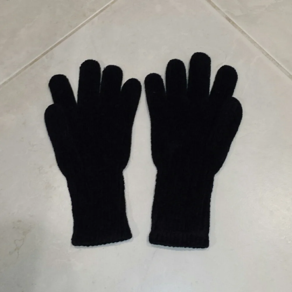 Ladies small soft gloves